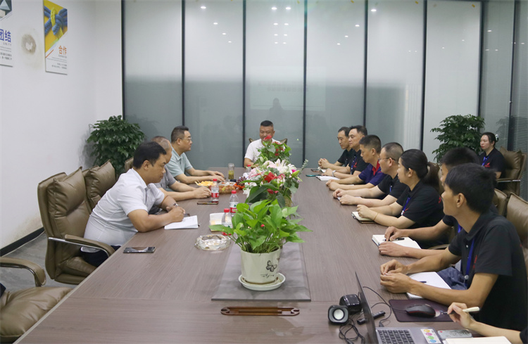 邓华带队赴重庆西部食谷考察拜访重庆时辣九稳食品科技公司